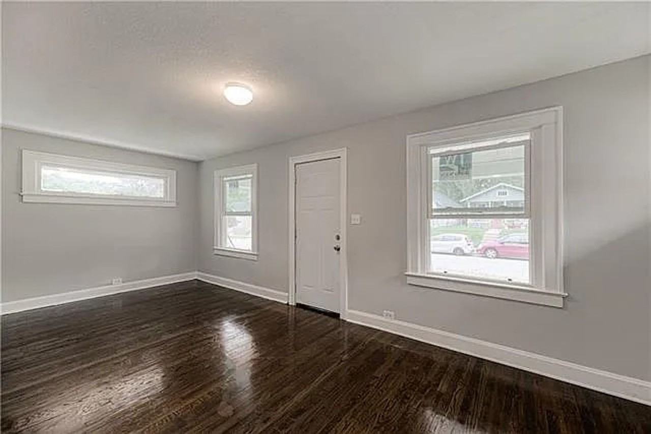 5919 Wabash Ave - Photo 3 of 15