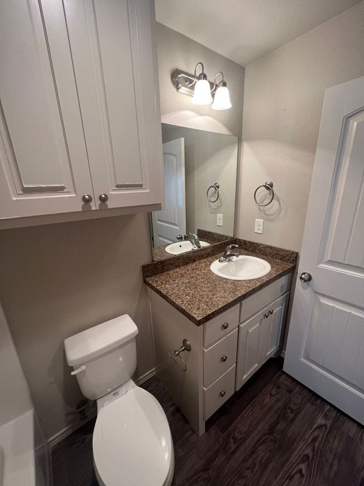 2711 113th St - Photo 4 of 21