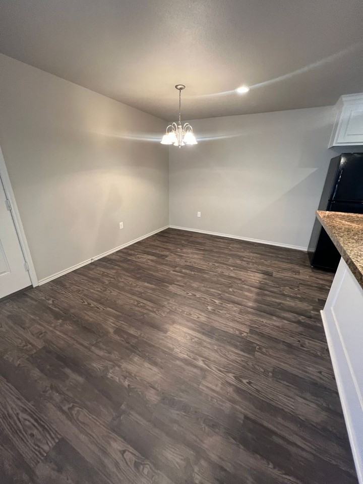 2711 113th St - Photo 6 of 21