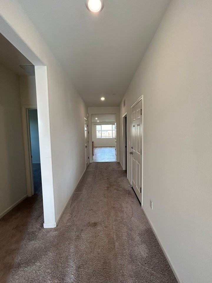 672 Dorset Dr - Photo 3 of 24