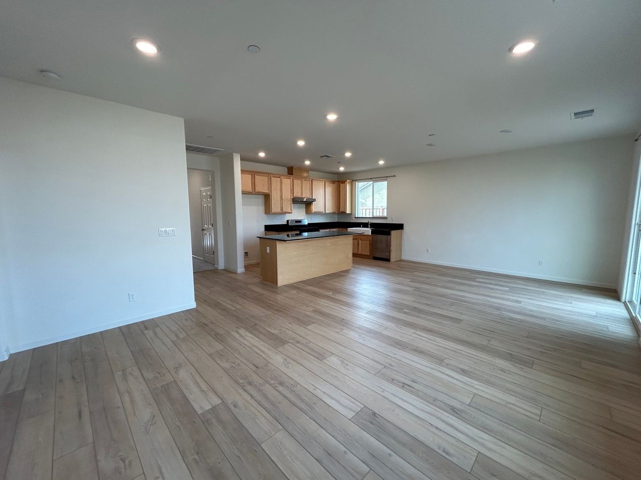 672 Dorset Dr - Photo 2 of 23