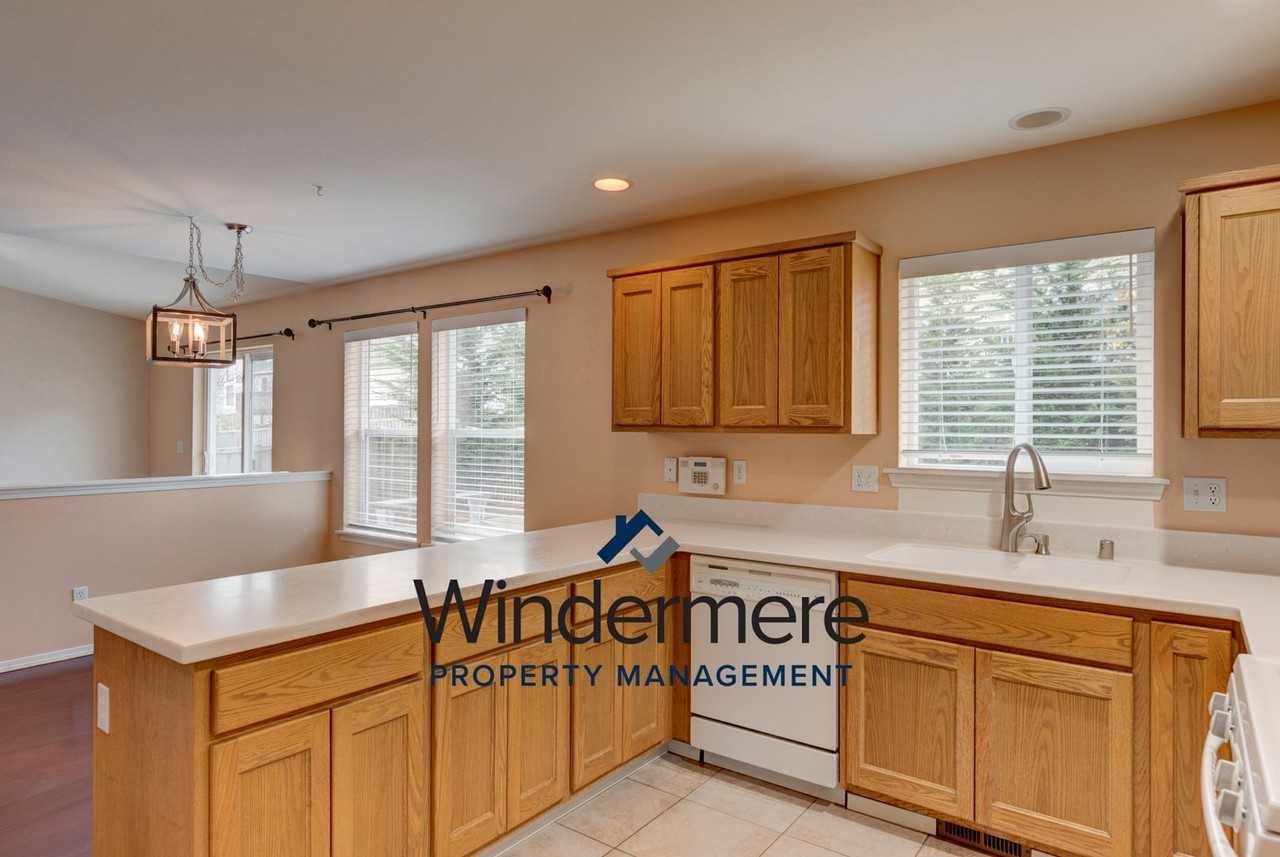 1531 Nw Camellia Loop - Photo 3 of 25