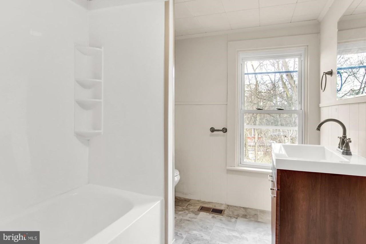23 Hickory St - Photo 3 of 25