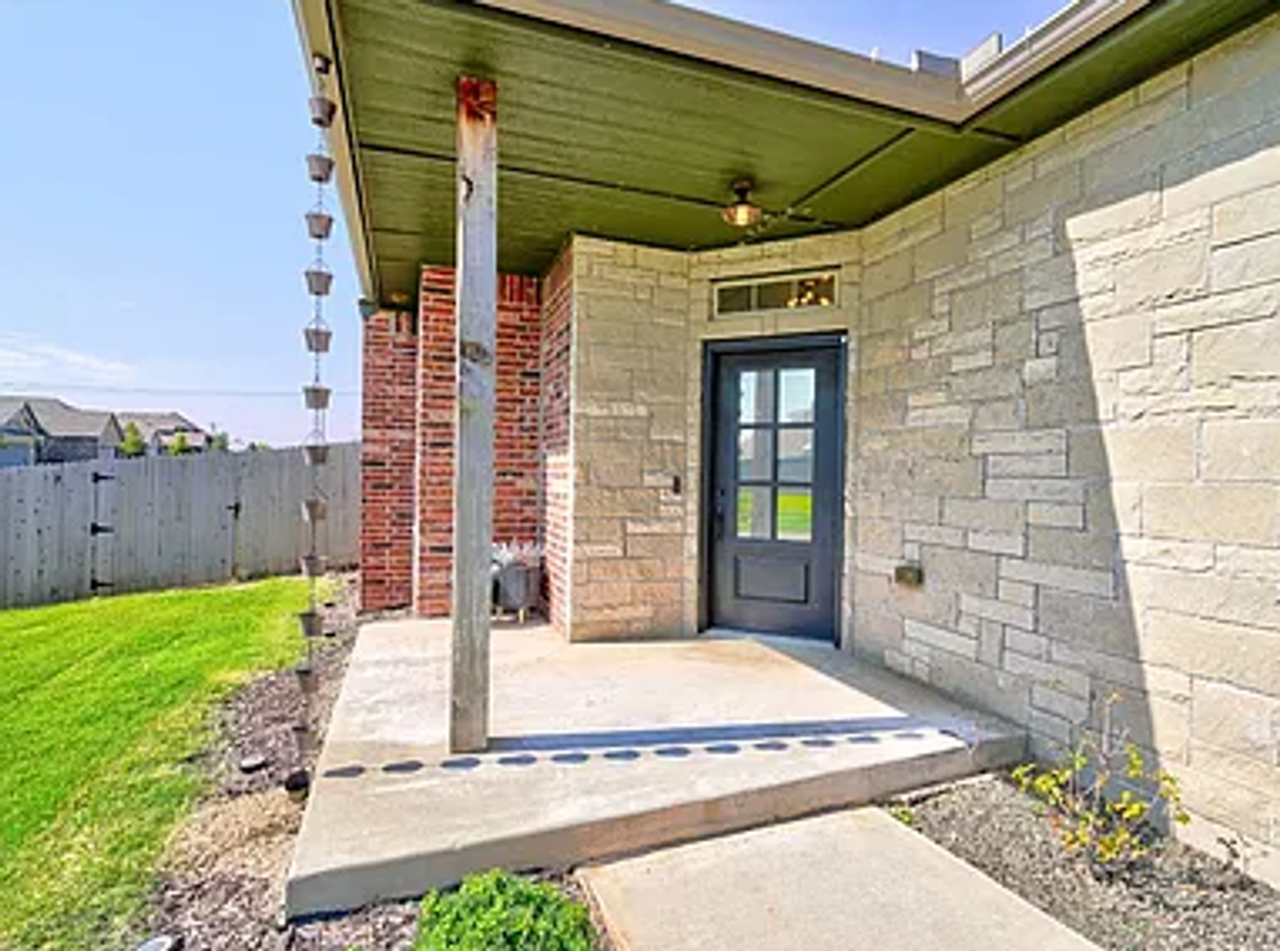 8000 Nw 160th Ter - Photo 5 of 31