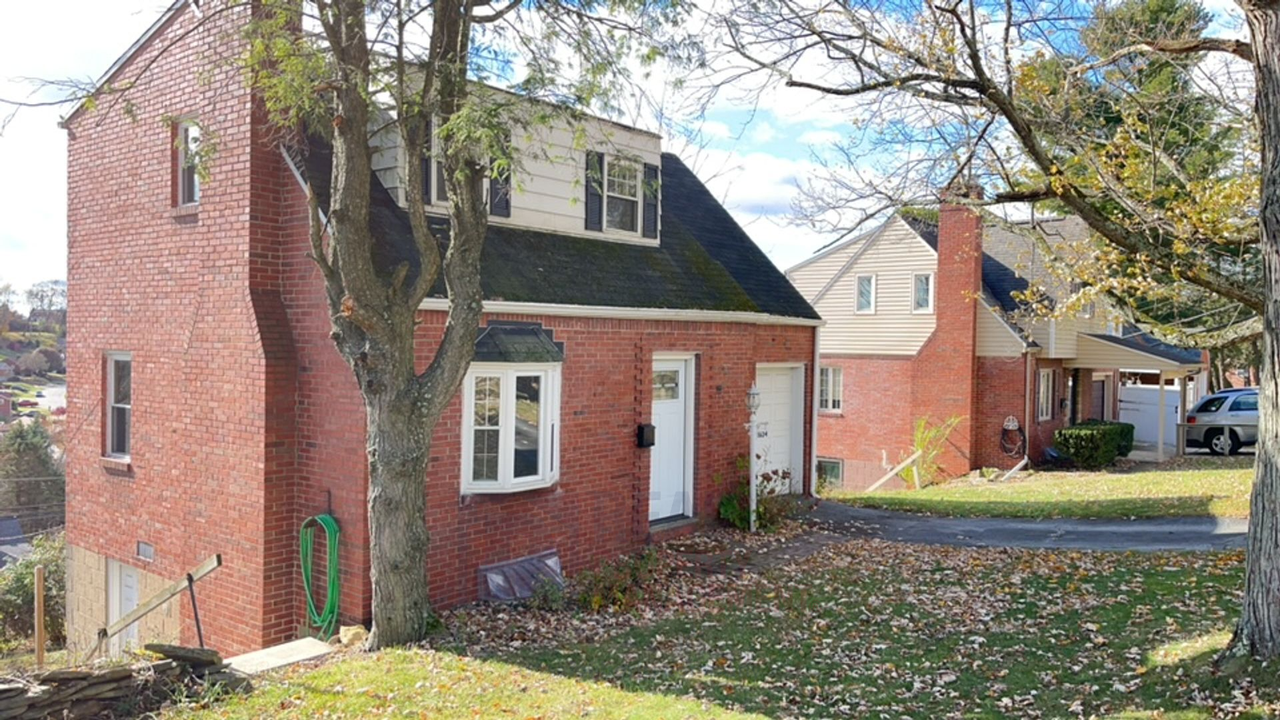 1604 Elderslee Rd - Photo 3 of 30