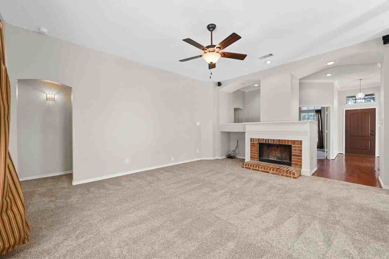 1611 Shadow Crest Dr - Photo 2 of 21