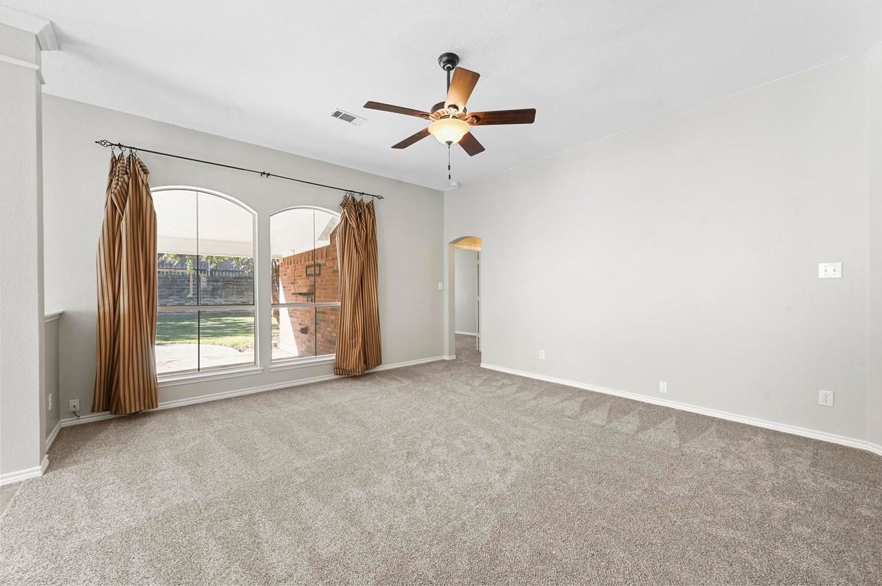 1611 Shadow Crest Dr - Photo 3 of 21