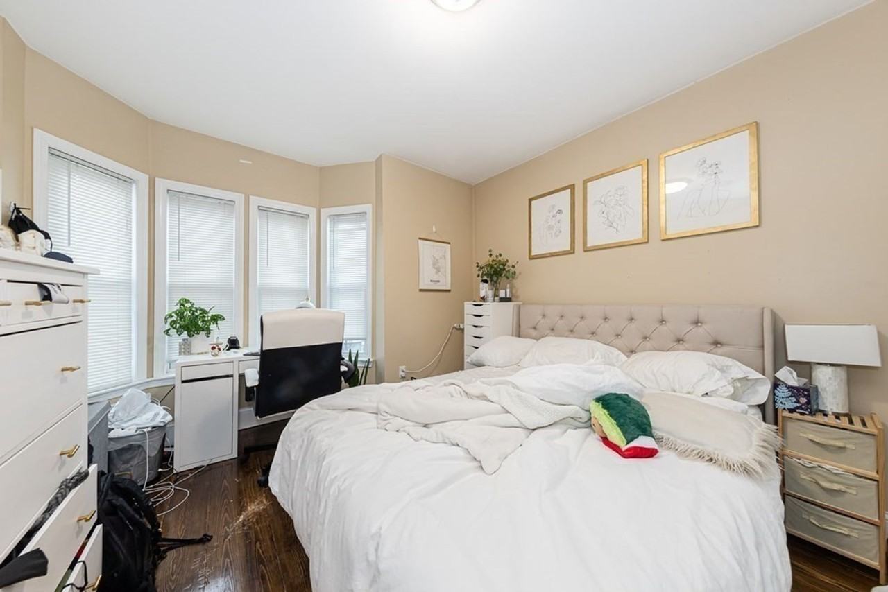 1567 Tremont St - Photo 4 of 7