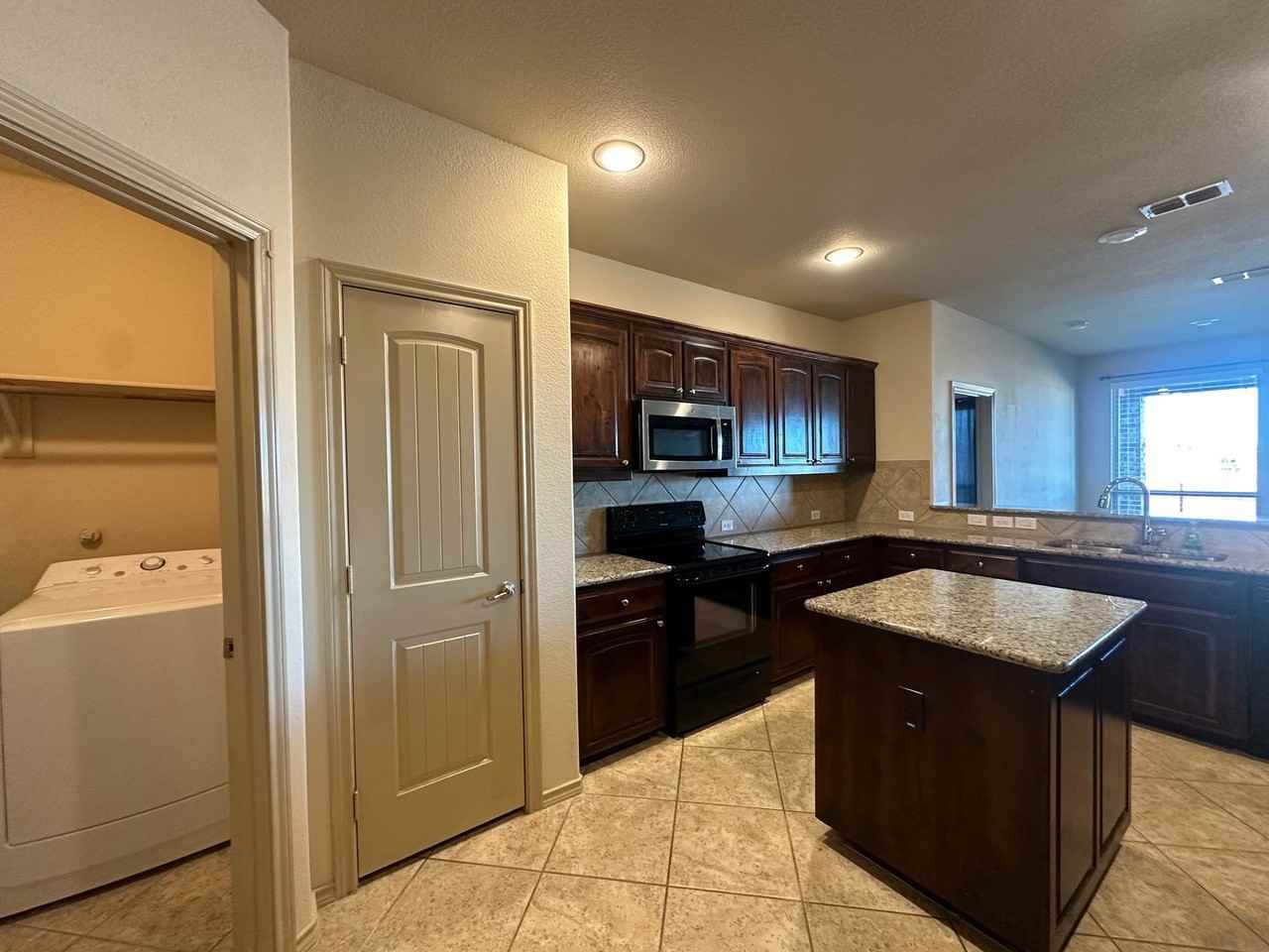 3108 Tamarack Ln - Photo 6 of 23