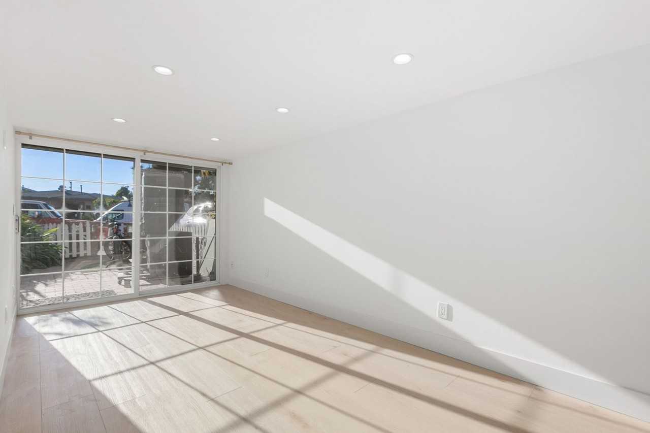 209 Melrose Ave - Photo 3 of 14