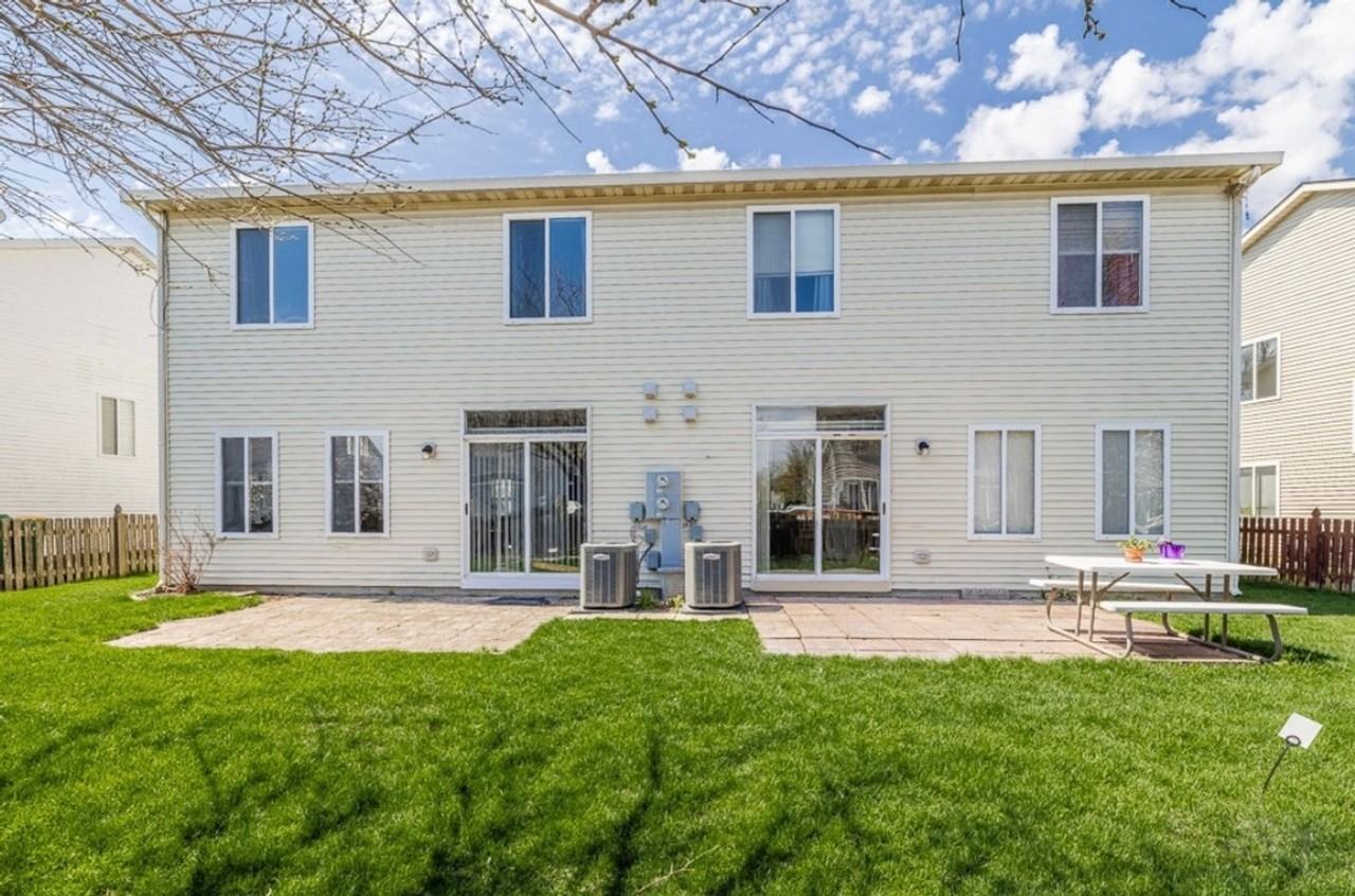 315 Richmond Dr - Photo 2 of 17