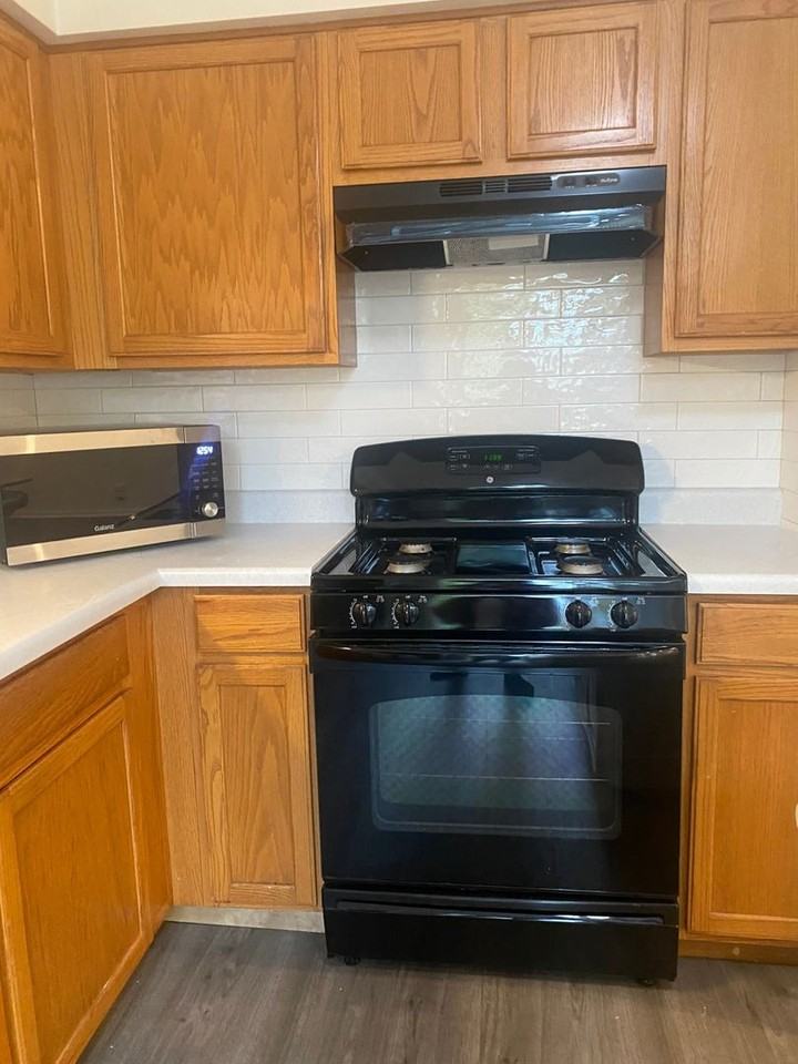 315 Richmond Dr - Photo 4 of 17