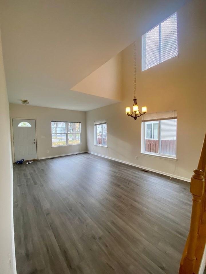 315 Richmond Dr - Photo 3 of 17