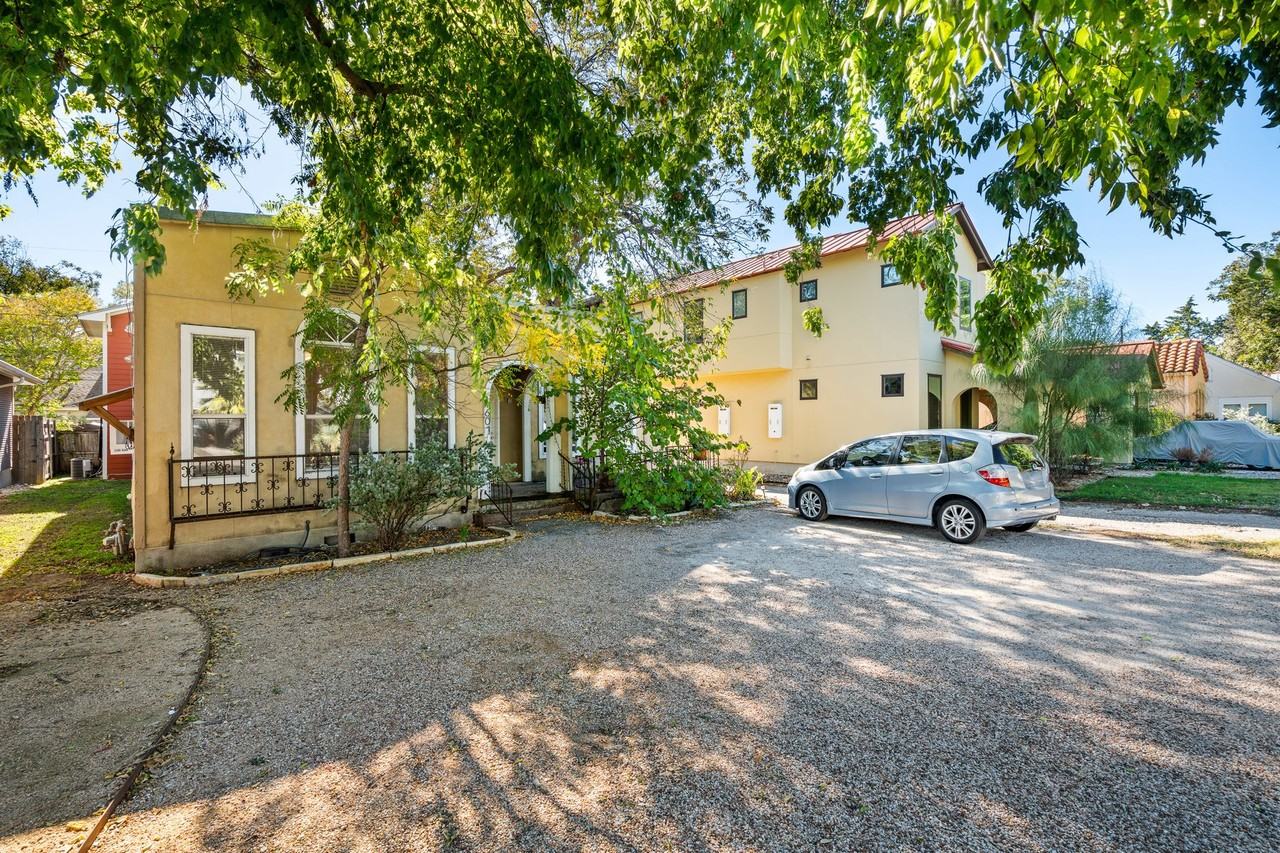 1607 Palma Plz - Photo 5 of 36