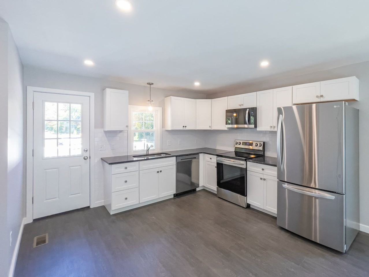 159 Dunham St - Photo 5 of 29