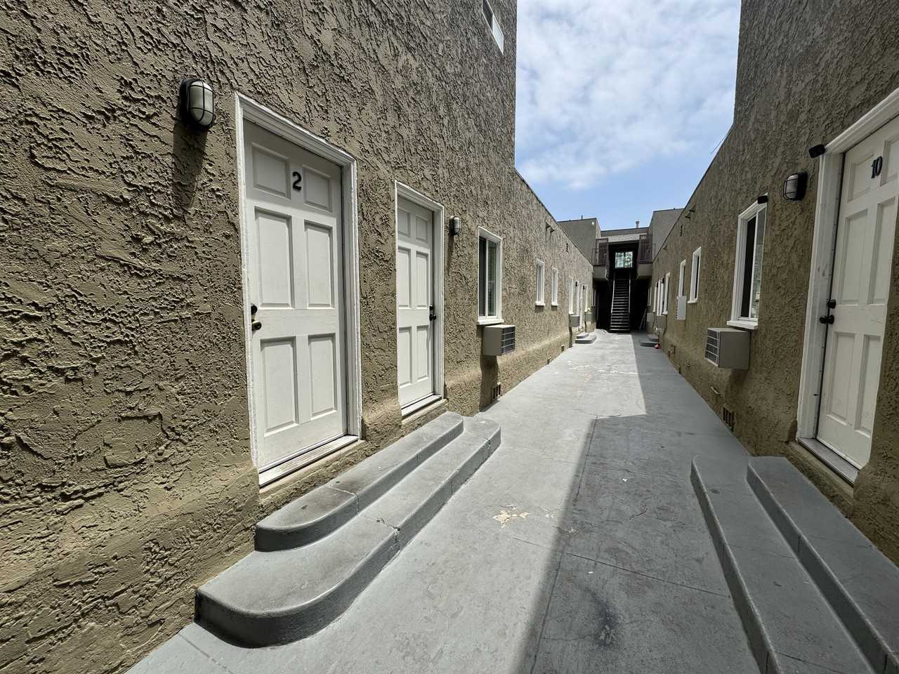 908 Martin Luther King Junior Avenue - Photo 4 of 5