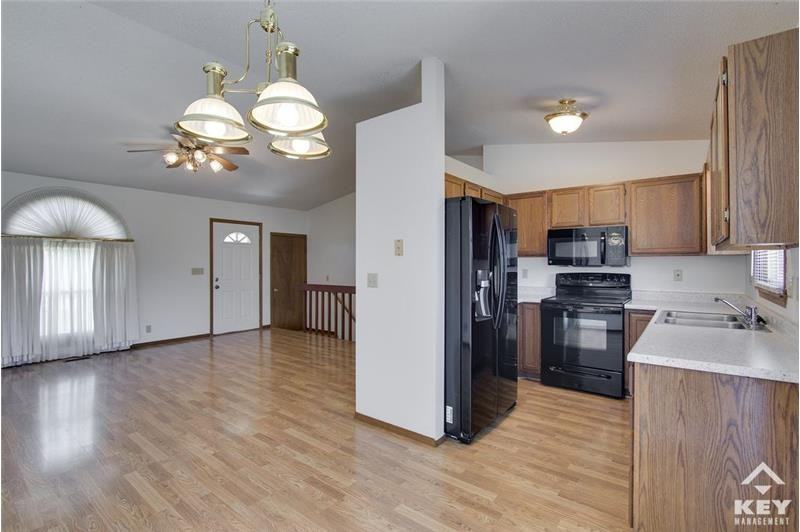 2310 N Ridgewood Dr - Photo 4 of 24