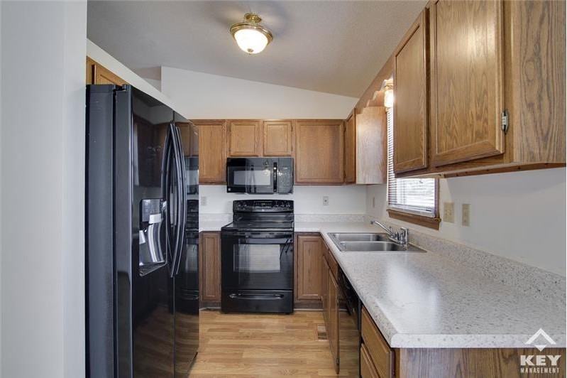 2310 N Ridgewood Dr - Photo 5 of 24