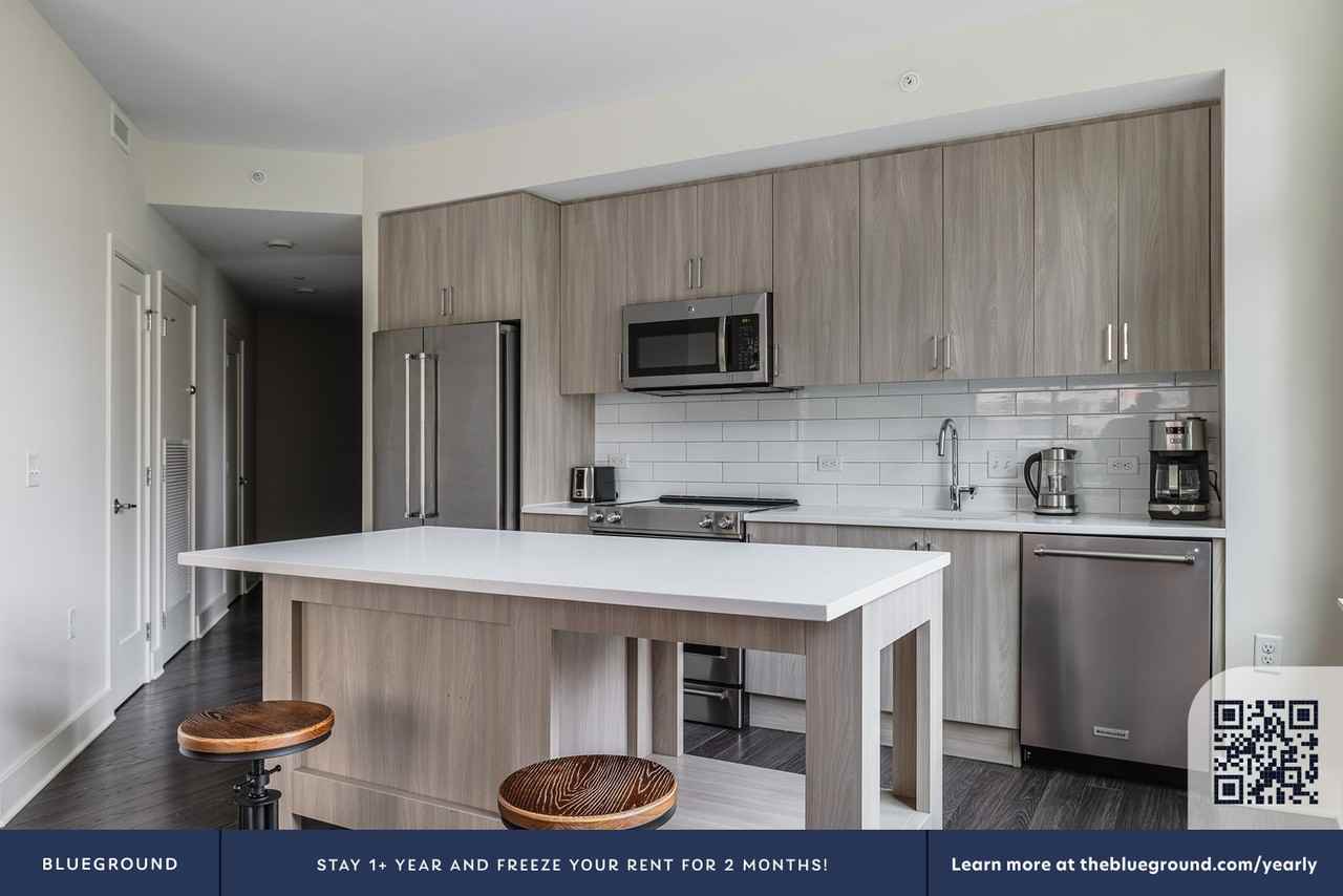 4901 Montgomery Lane - Photo 7 of 44