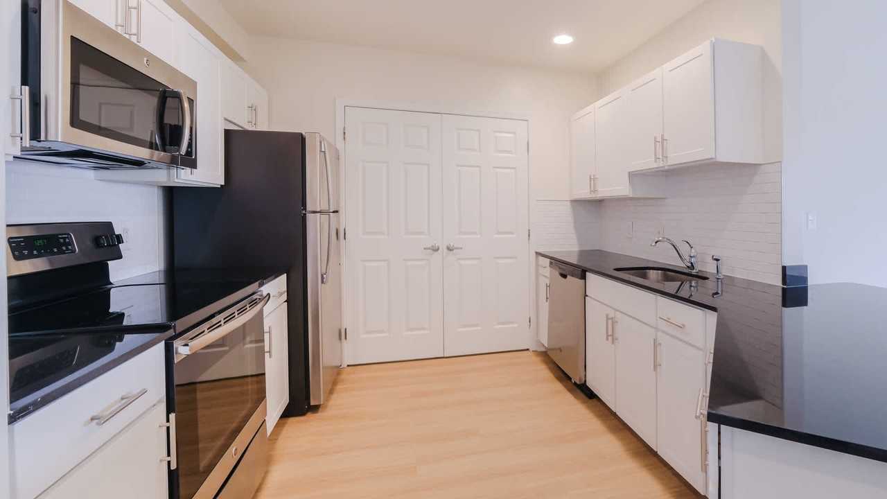 Hudson Point - Photo 6 of 40