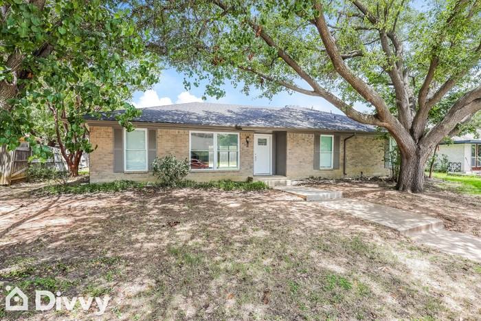 2310 Greenmeadow Dr - Photo 3 of 16
