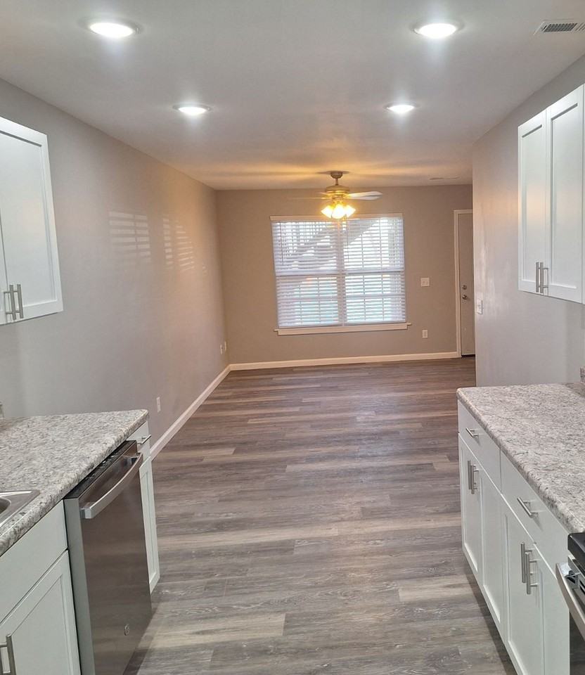 200 N 2nd St #D - Photo 7 of 21
