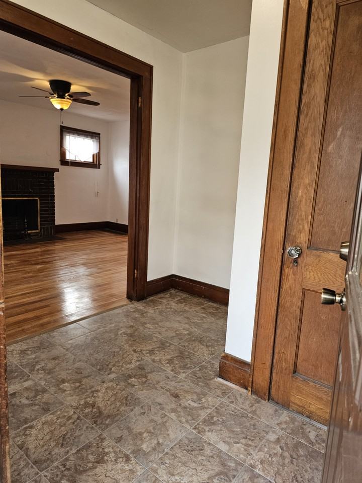 123 Spring St #1stFL - Photo 3 of 12