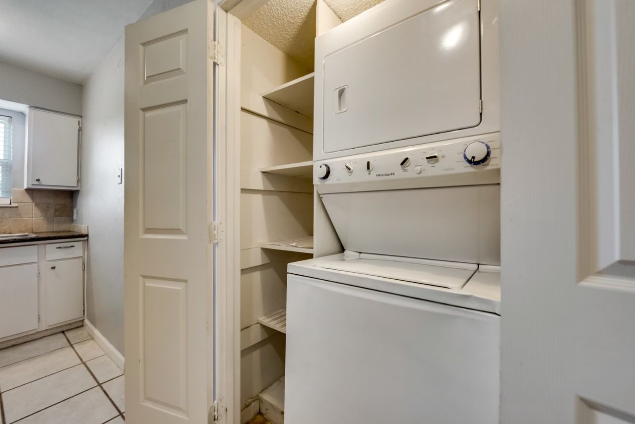 2205 Park Hill Dr - Photo 5 of 17