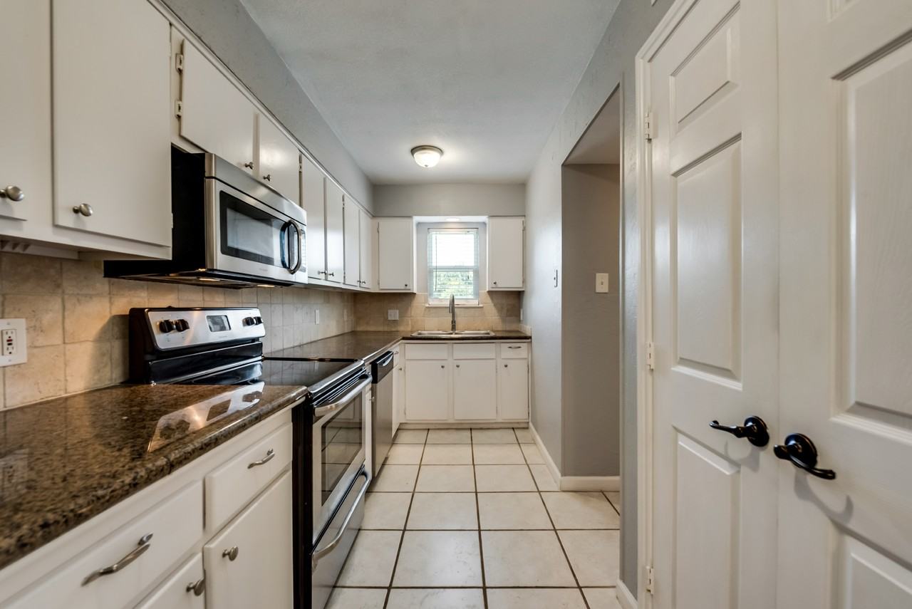 2205 Park Hill Dr - Photo 6 of 17