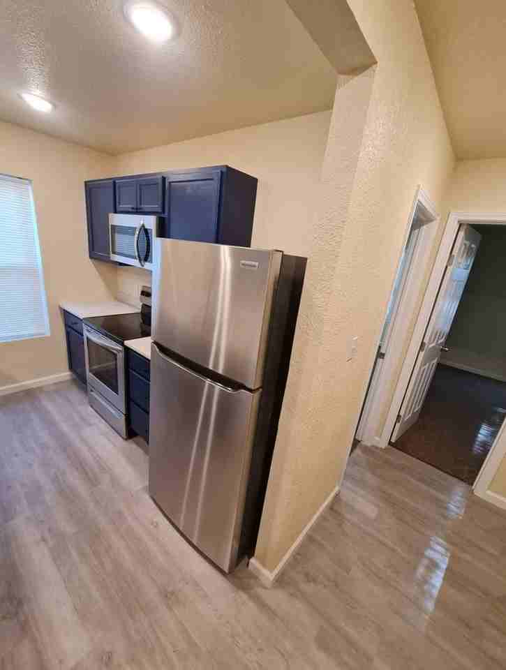 551 Oak Lawn Dr #2 - Photo 4 of 16