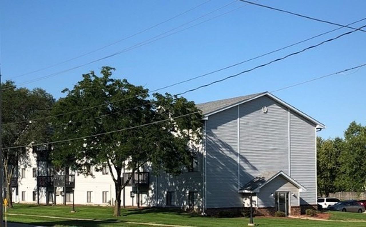 Country Court Apartments - Photo 2 of 49