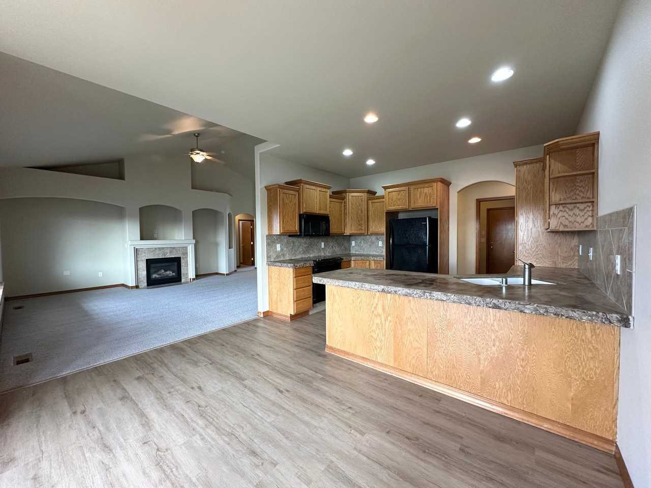 6104 Woodbine Dr - Photo 4 of 30