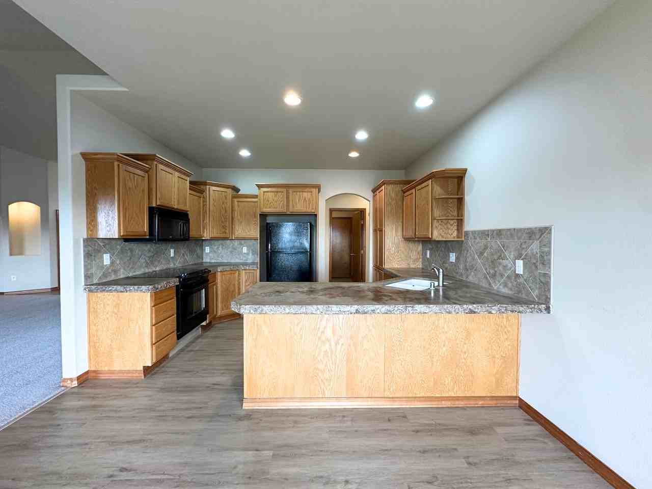 6104 Woodbine Dr - Photo 5 of 30