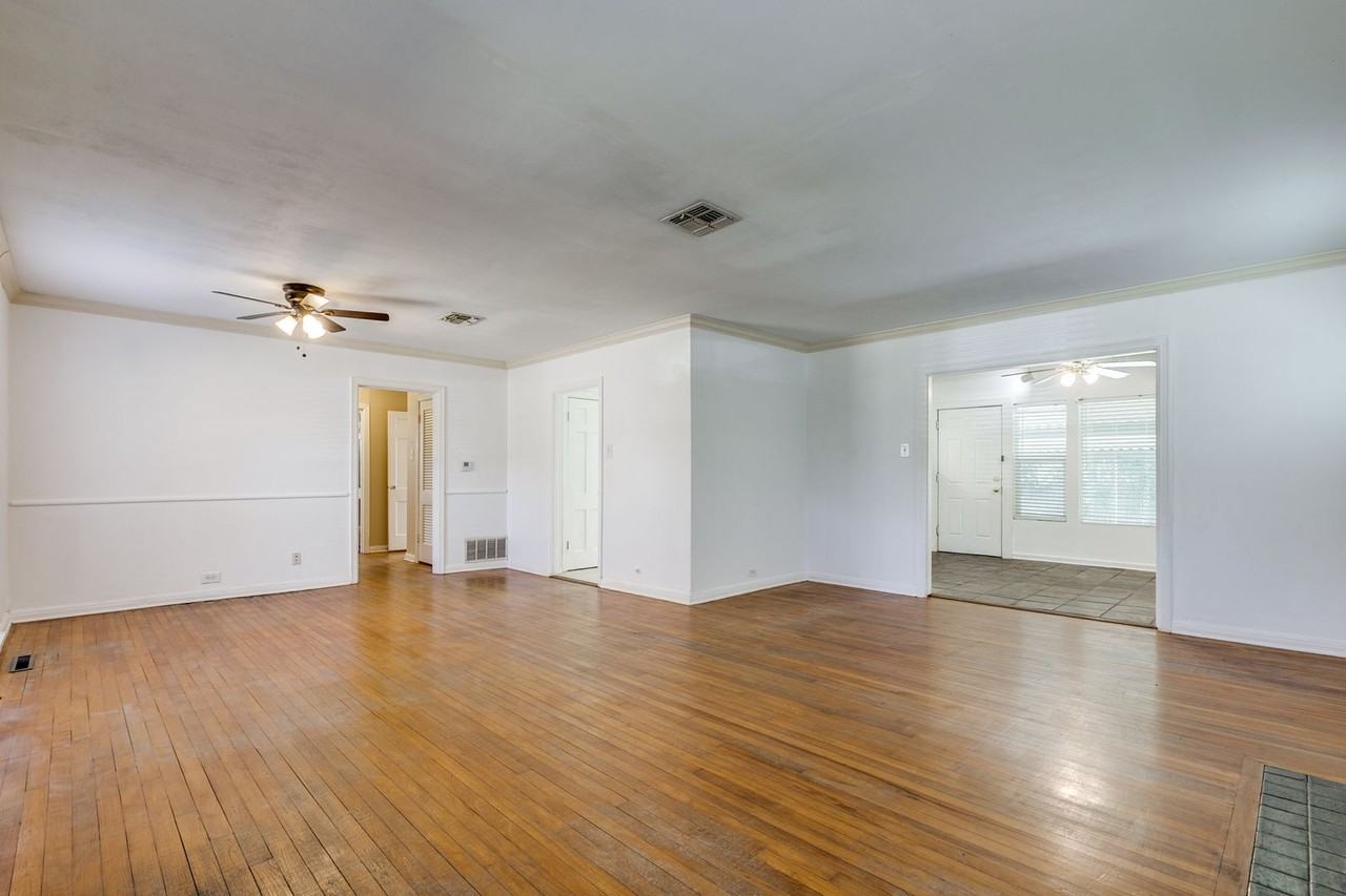 206 Chevy Chase Dr - Photo 5 of 25