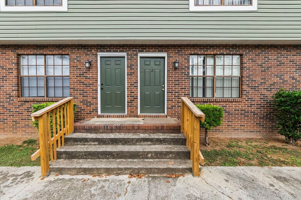 The Grove Town Townhouse - Photo 3 of 29