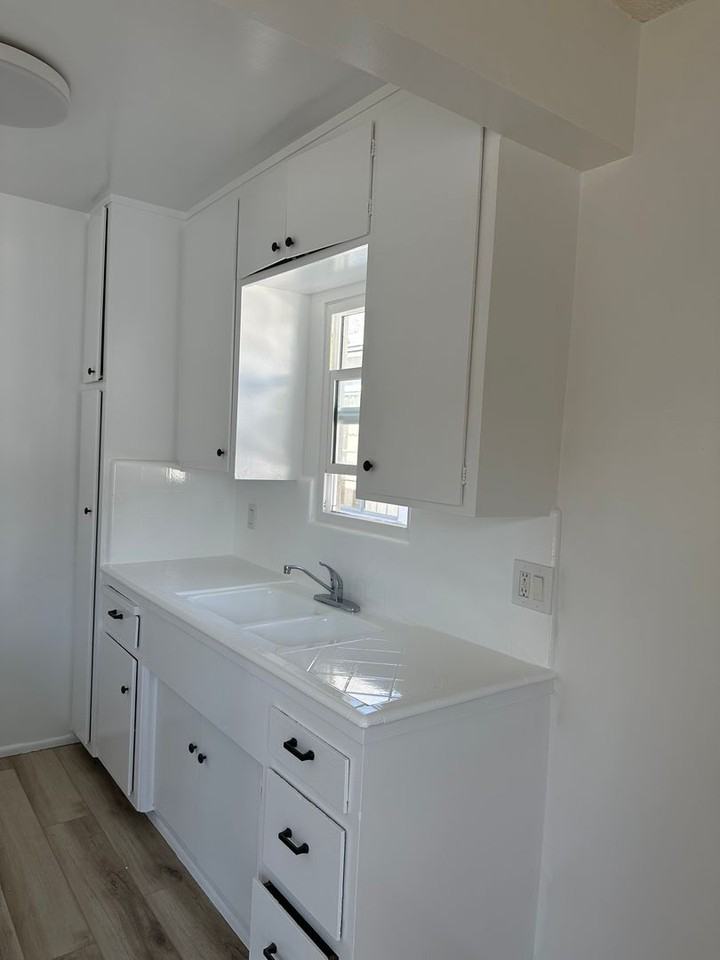 2847 E 7TH STREET, 713-21 GLADYS - Photo 3 of 12
