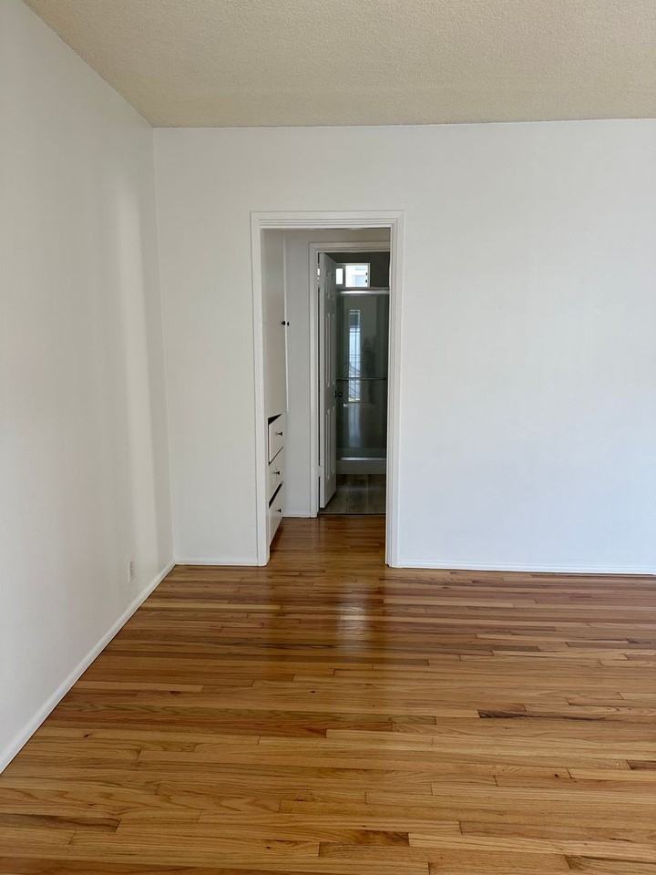 2847 E 7TH STREET, 713-21 GLADYS - Photo 5 of 12