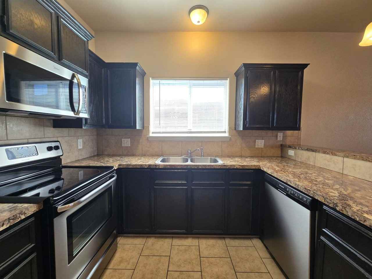 1101 Grace Point Dr #B - Photo 4 of 24