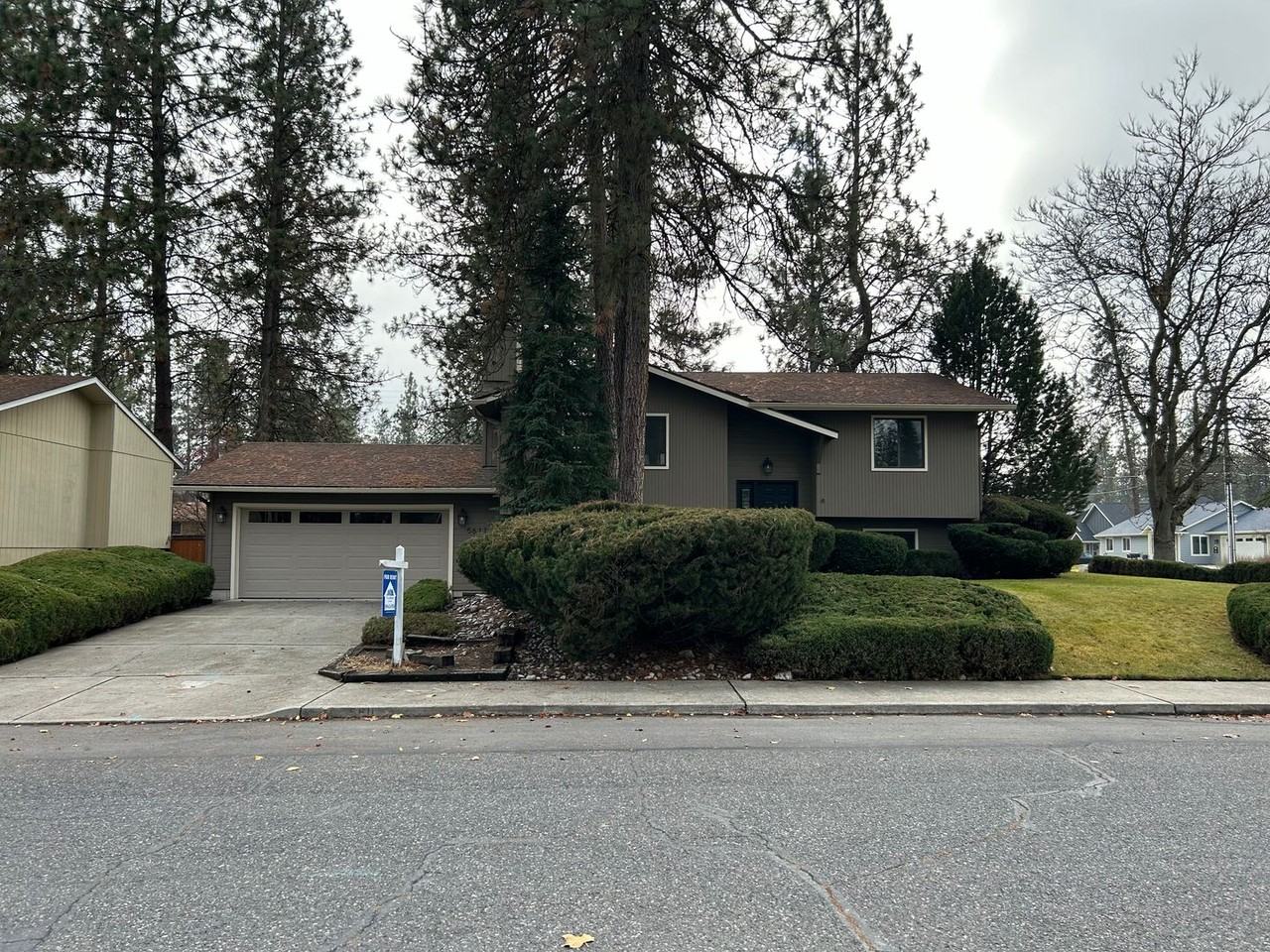 5611 W Woodside Ave - Photo 2 of 17