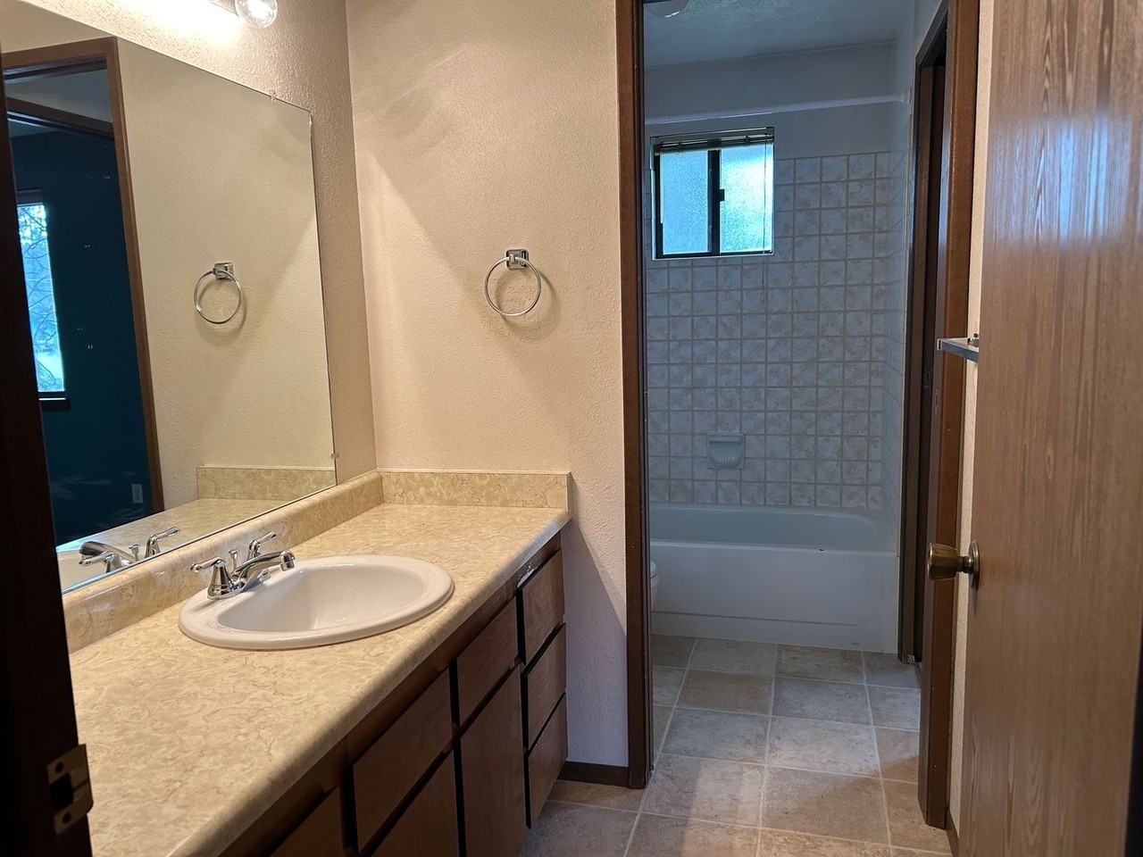 5611 W Woodside Ave - Photo 6 of 17
