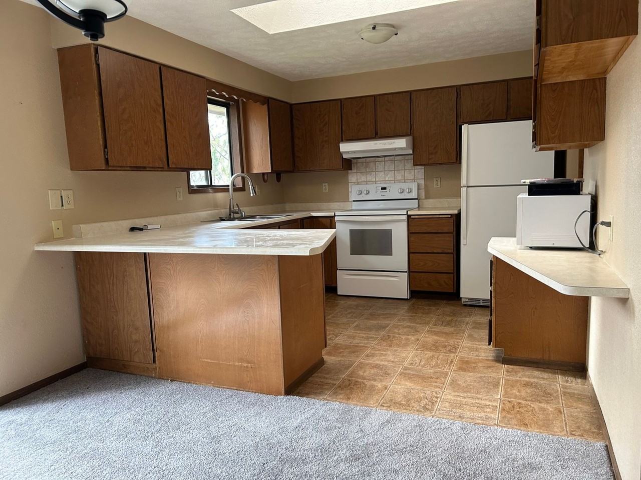 5611 W Woodside Ave - Photo 3 of 17