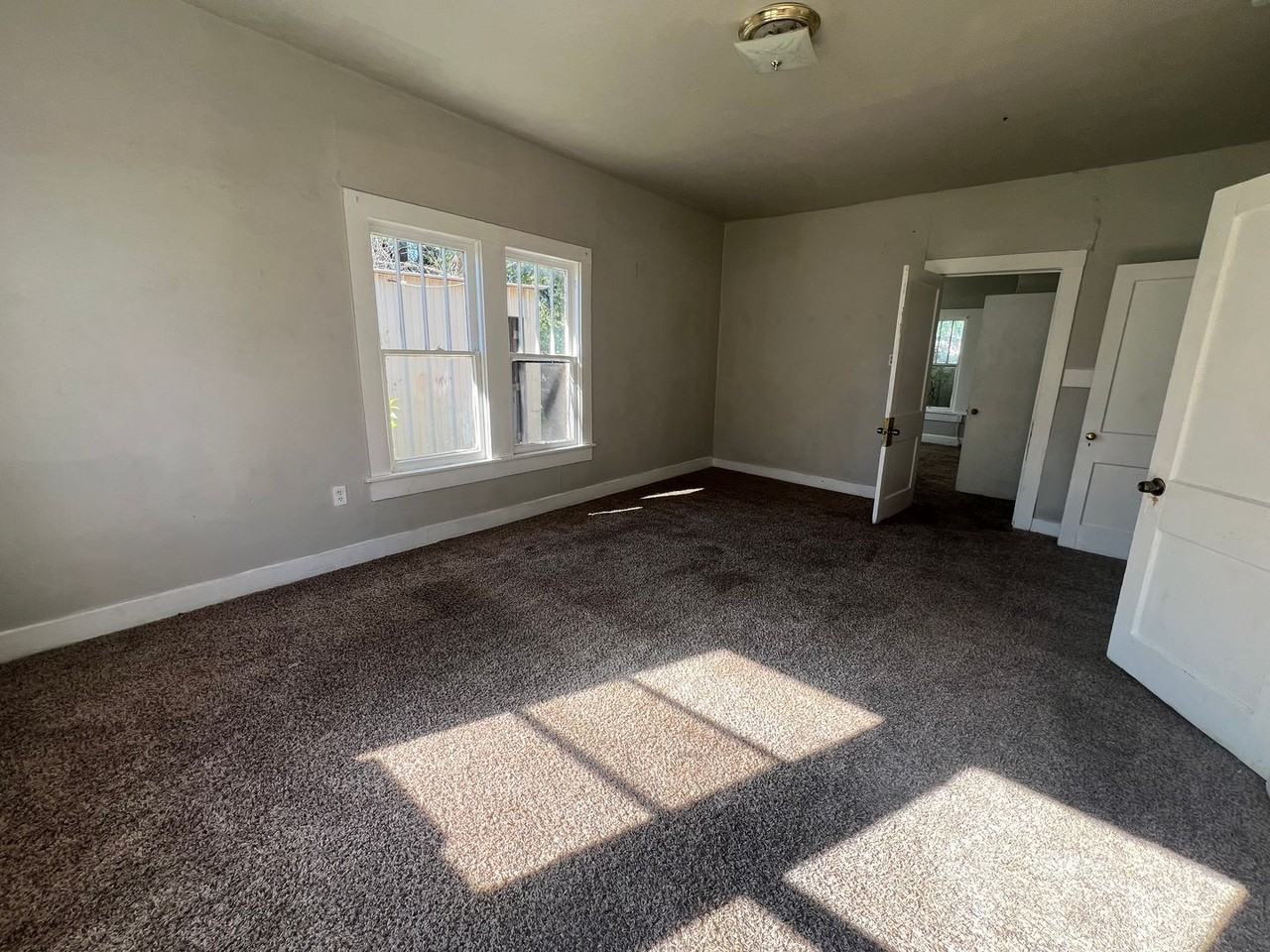 442 Sammons St - Photo 3 of 13