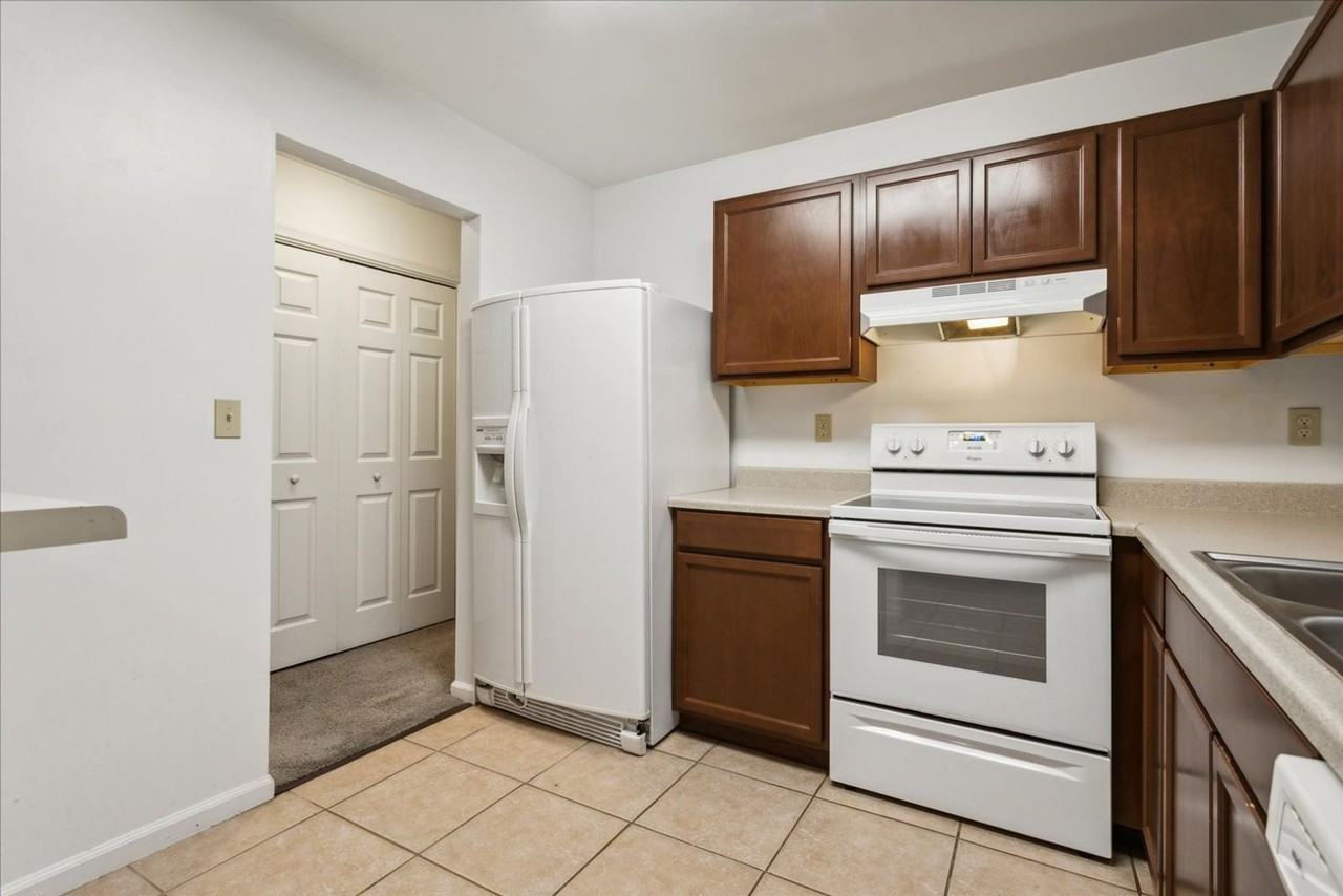 215 Old Bridge Ct - Photo 6 of 42