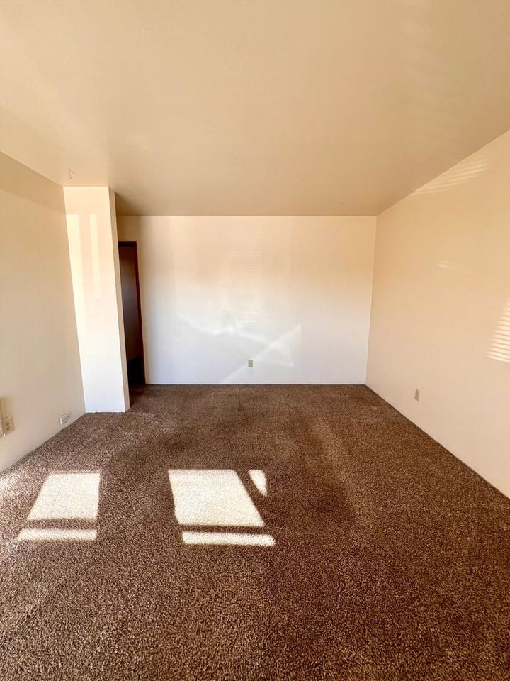 2705 W Nob Hill Blvd #O1 - Photo 5 of 16