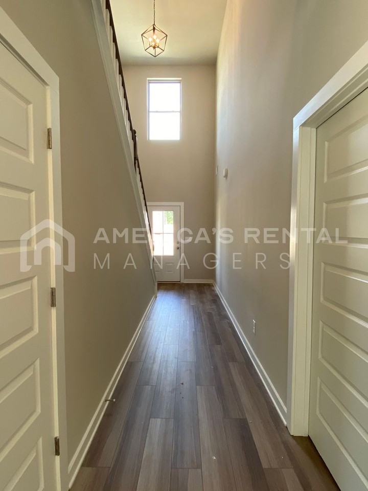 1385 Brookhaven Dr - Photo 3 of 35