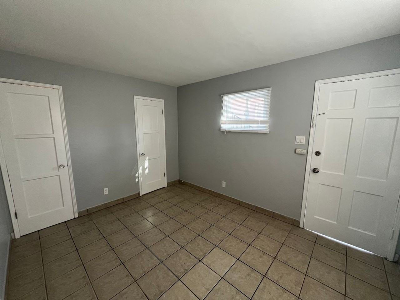 2673 1/2 Lime Ave - Photo 3 of 5