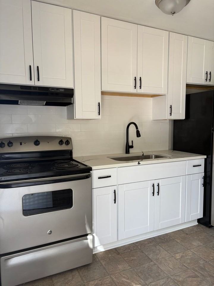 1915 Dickens Ave - Photo 3 of 4