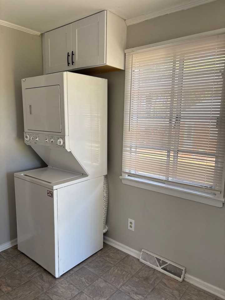 1915 Dickens Ave - Photo 4 of 4