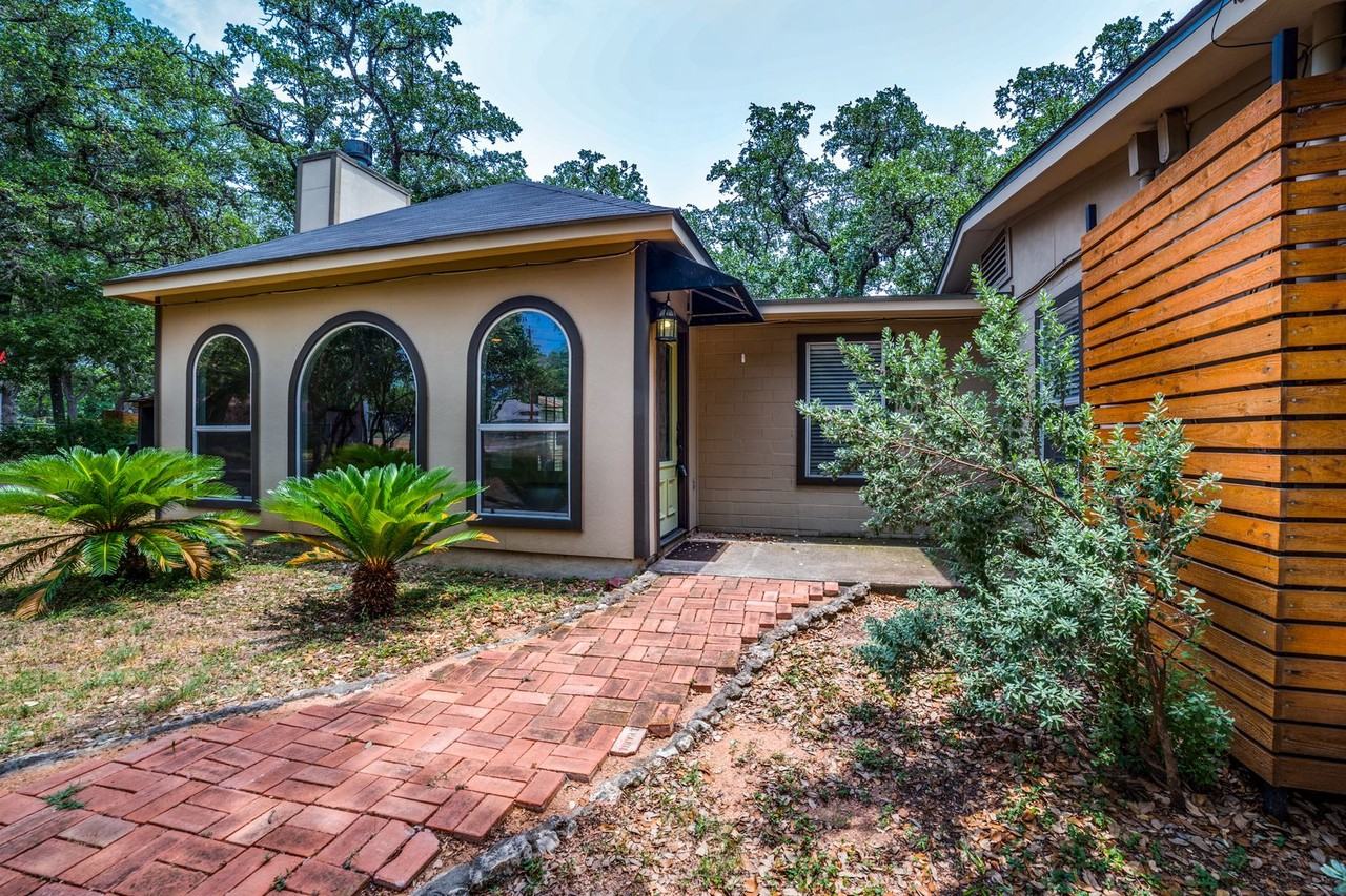 208 S Winston Ln - Photo 3 of 25