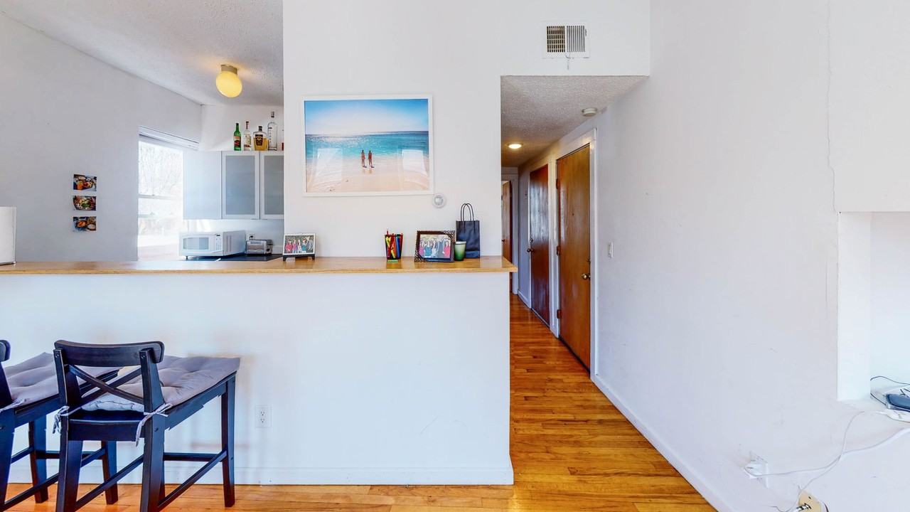 924 State St #1 - Photo 2 of 16